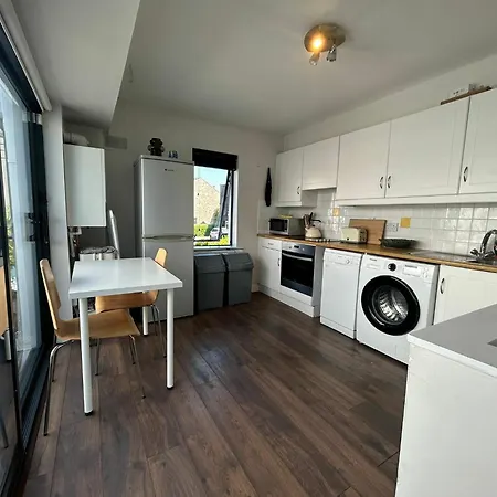 2bdr 2ba Upside Down House With Sunny Balcony *