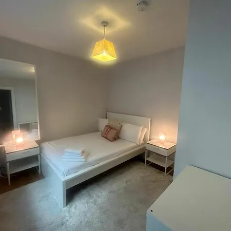 2bdr 2ba Upside Down House With Sunny Balcony Apartment