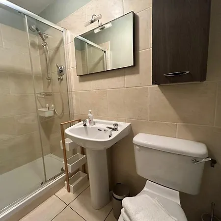 Apartment 2bdr 2ba Upside Down House With Sunny Balcony *