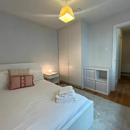 2bdr 2ba Upside Down House With Sunny Balcony Apartment