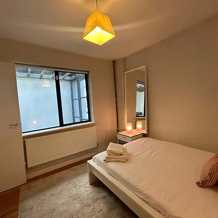 2bdr 2ba Upside Down House With Sunny Balcony *