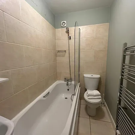 2bdr 2ba Upside Down House With Sunny Balcony *